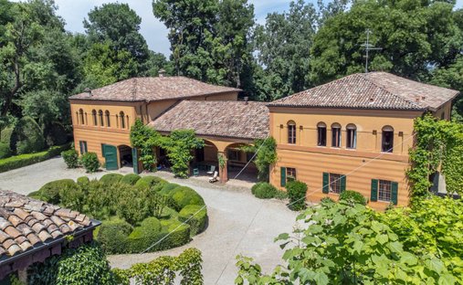 Villa in Formigine, Emilia-Romagna, Italy 1