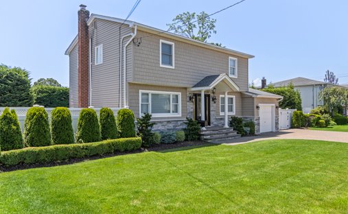 House in Bethpage, New York, United States 1