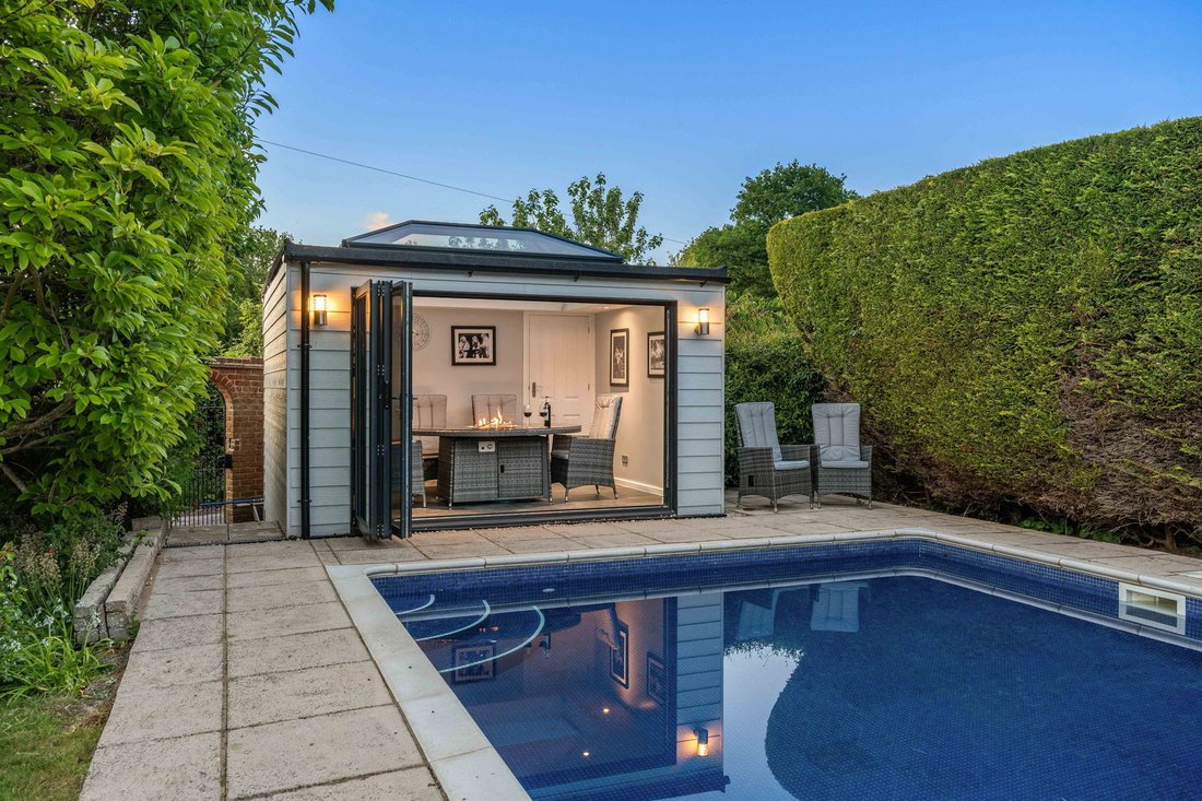 House in Stock, England 5 - 15675923