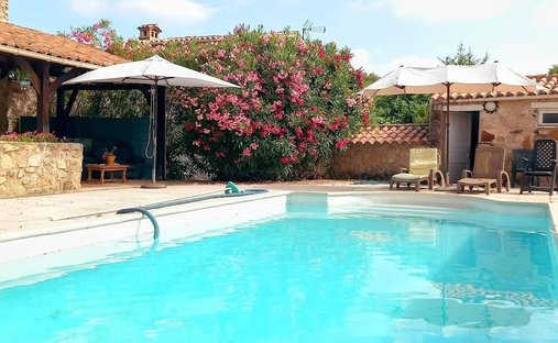 House in Saint-Paul-en-Forêt, Provence-Alpes-Côte d'Azur, France 1