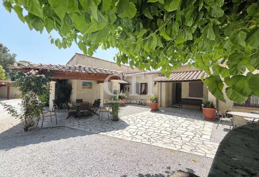 Ouest Sud, Vaison-la-Romaine, France 2 - 15831297