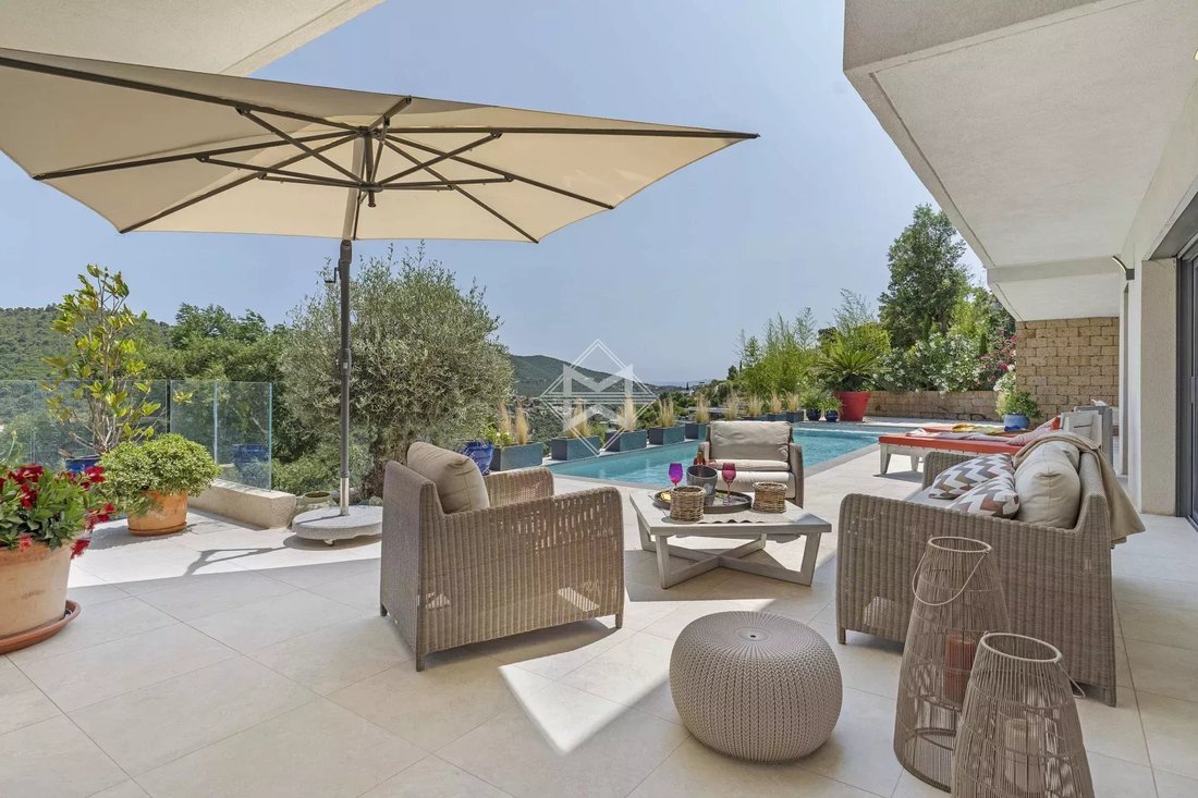 Villa in La Londe-les-Maures, Provence-Alpes-Côte d'Azur, France 3 - 15832035