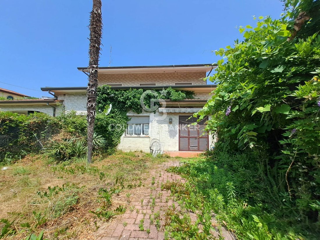 Villa in Vittoria Apuana, Forte dei Marmi, Tuscany 1 - 15833927