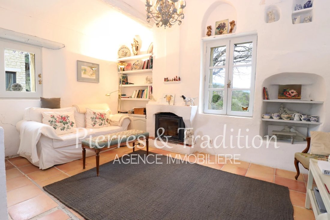 Estate in Céreste-en-Luberon, Provence-Alpes-Côte d'Azur, France 5 - 15831346