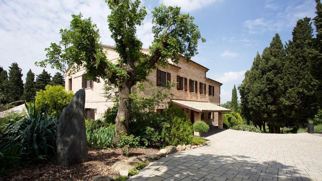 Country House in Terre Roveresche, Marche, Italy 3 - 15833614