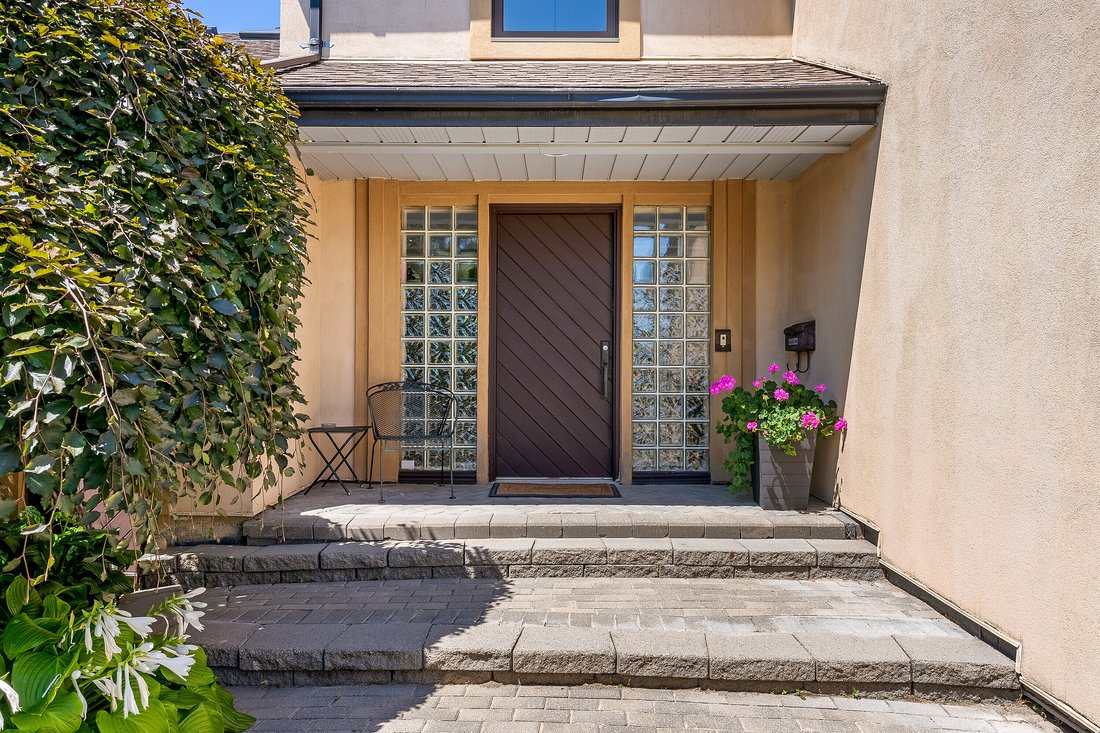 House in Niagara Falls, Ontario, Canada 2 - 15832868
