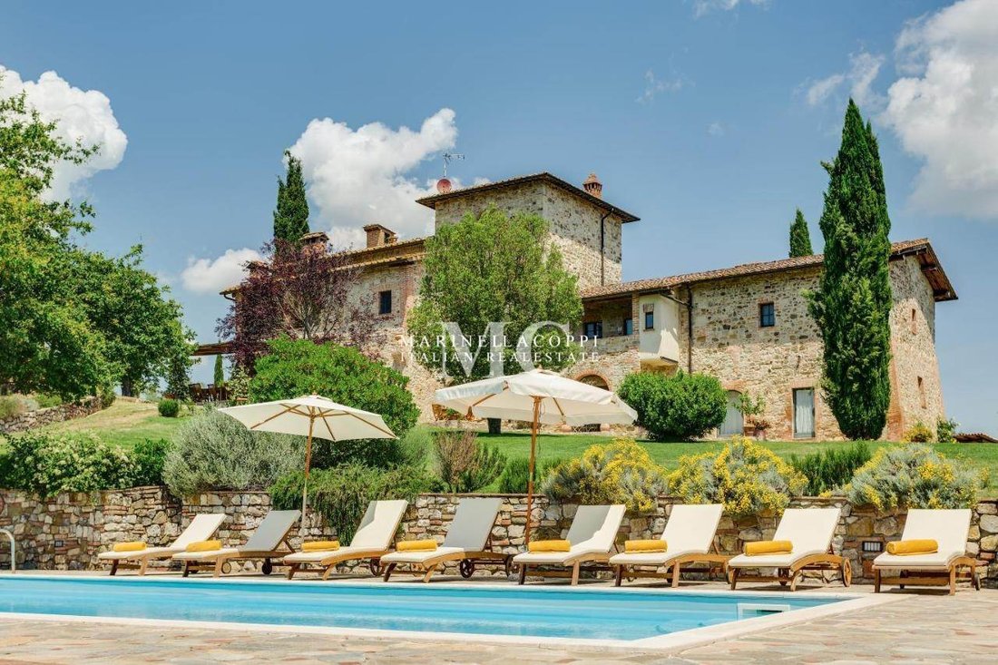 Estate in Castelnuovo Berardenga, Tuscany, Italy 1 - 15831475