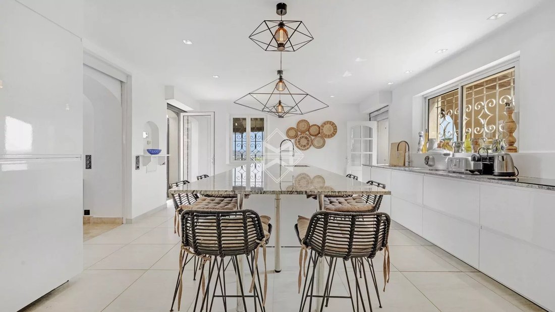 Villa in Grimaud, Provence-Alpes-Côte d'Azur, France 5 - 15832048