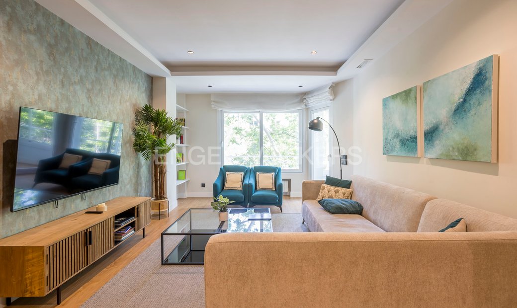Luxury And Design: Exclusive Renovated Apartment With In Centro, Madrid ...