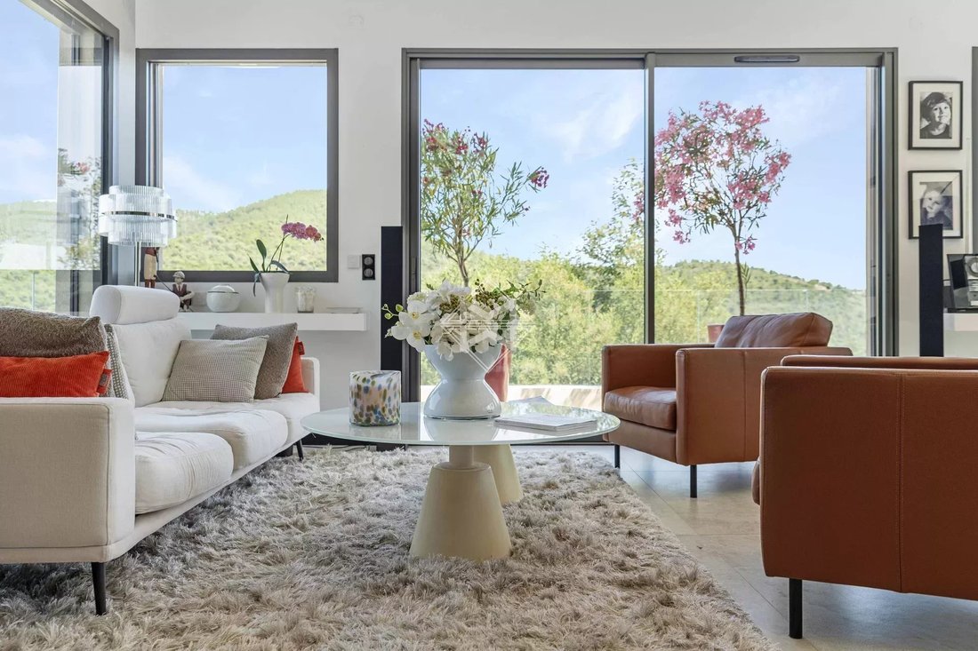 Villa in La Londe-les-Maures, Provence-Alpes-Côte d'Azur, France 4 - 15832035