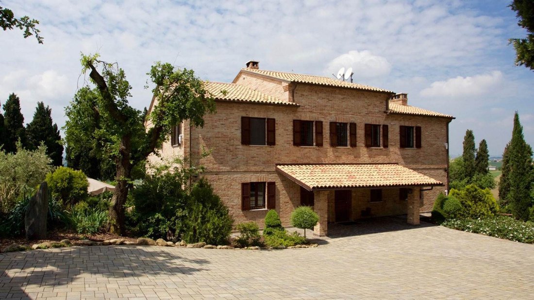 Country House in Terre Roveresche, Marche, Italy 4 - 15833614