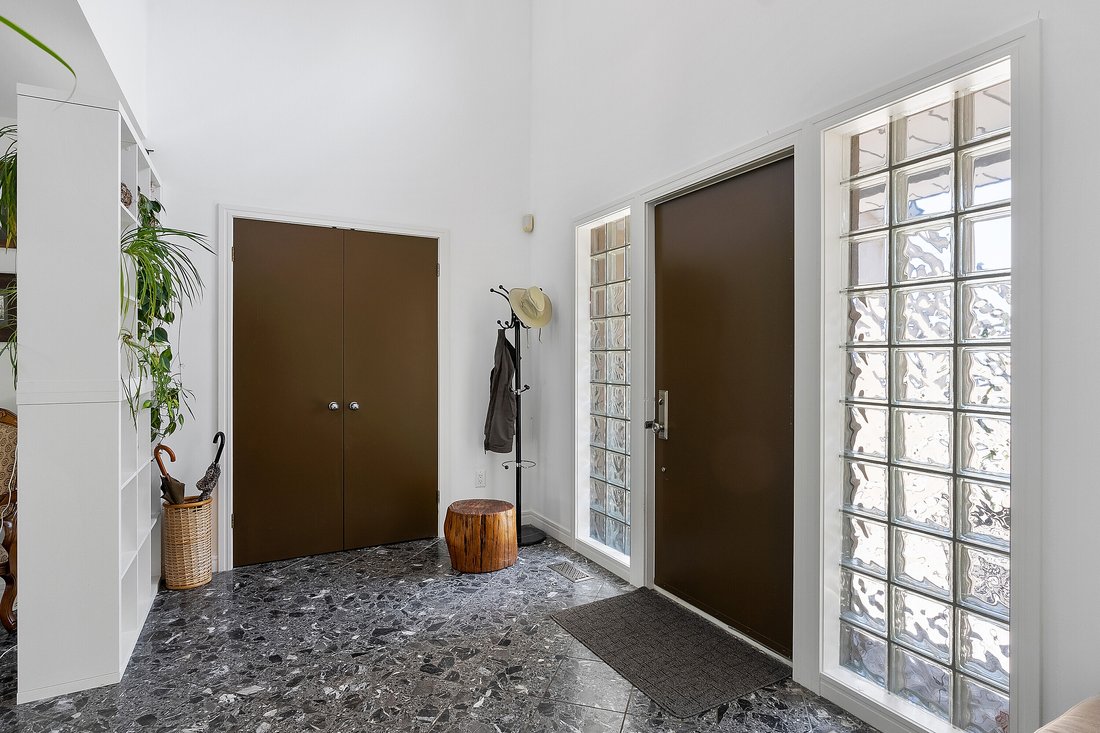 House in Niagara Falls, Ontario, Canada 3 - 15832868