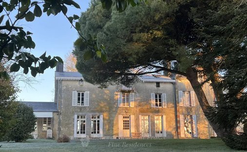 25 Min From Puy Du Fou 19th Century Chateau Fully Renovated Set In 5.69 Hectares Of Parkland