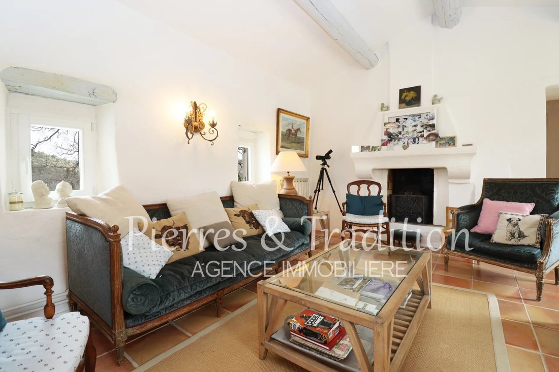 Estate in Céreste-en-Luberon, Provence-Alpes-Côte d'Azur, France 4 - 15831346