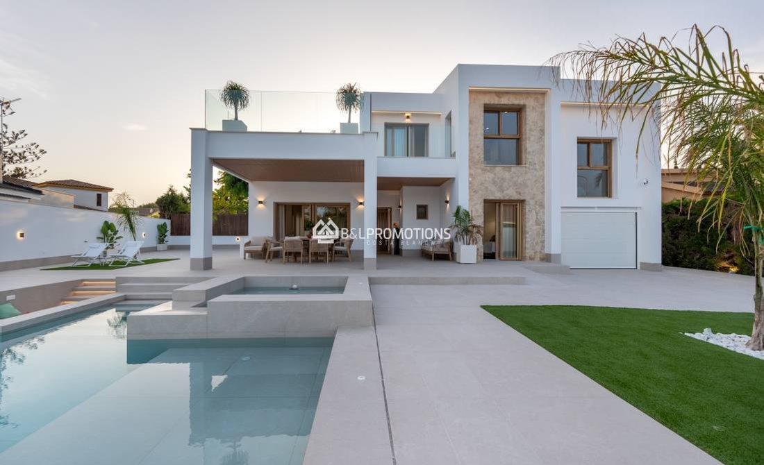 Villa in Dehesa de Campoamor, Orihuela, Valencian Community 2 - 15831741
