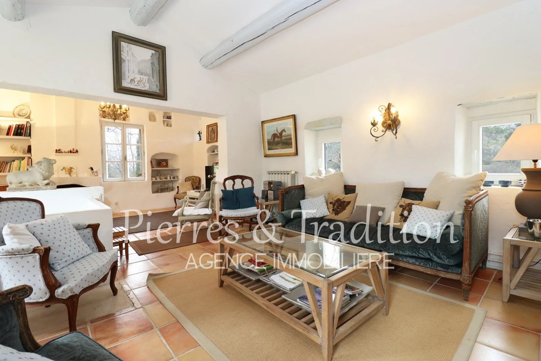 Estate in Céreste-en-Luberon, Provence-Alpes-Côte d'Azur, France 3 - 15831346