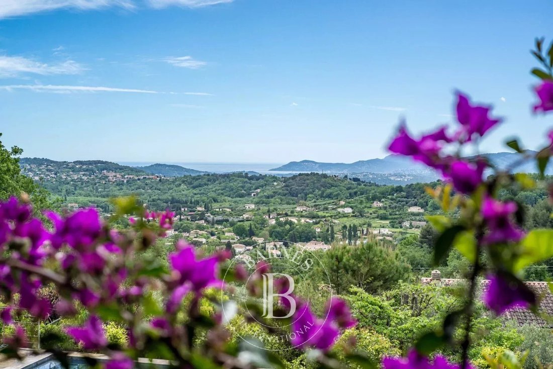 Villa in Châteauneuf-Grasse, Provence-Alpes-Côte d'Azur, France 2 - 15674168