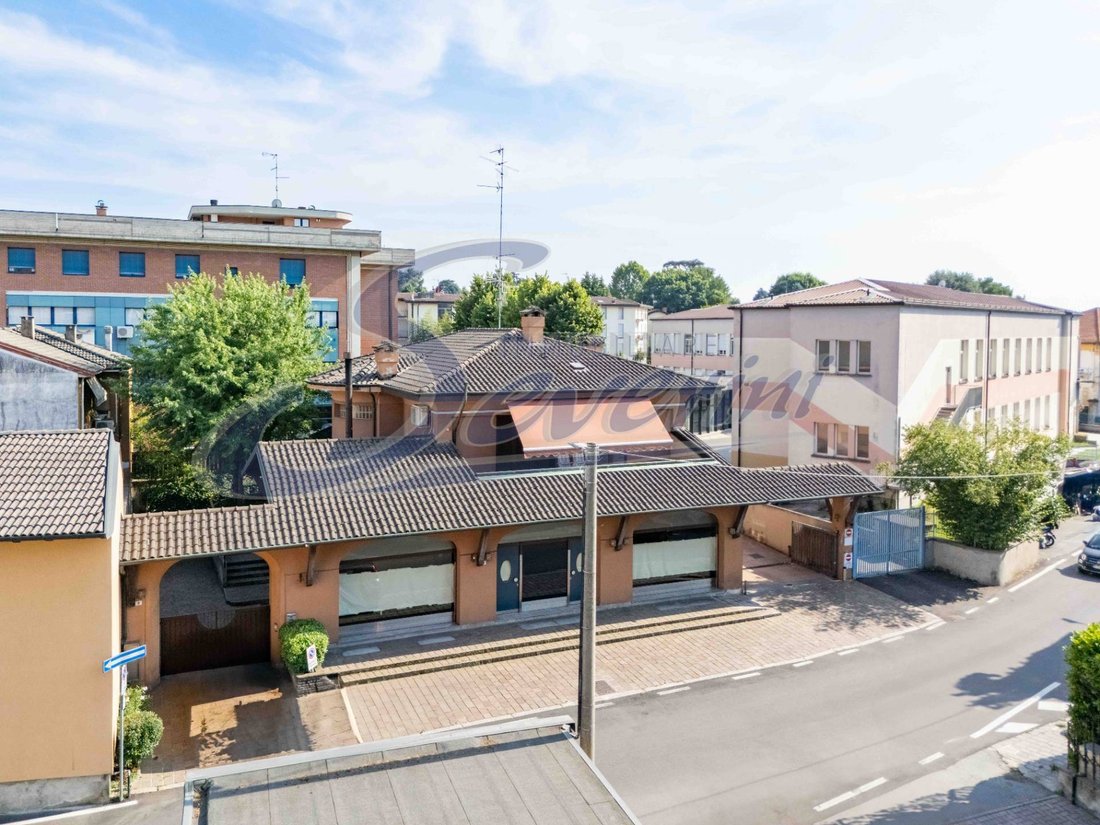 House in Fino Mornasco, Lombardy, Italy 1 - 15833882
