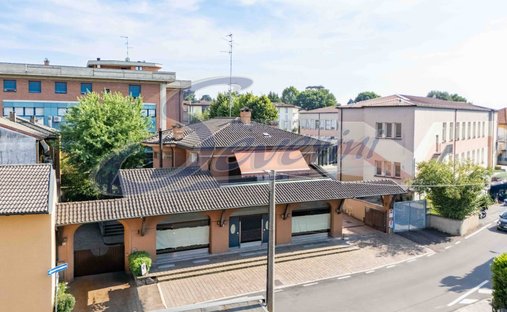 House in Fino Mornasco, Lombardy, Italy 1