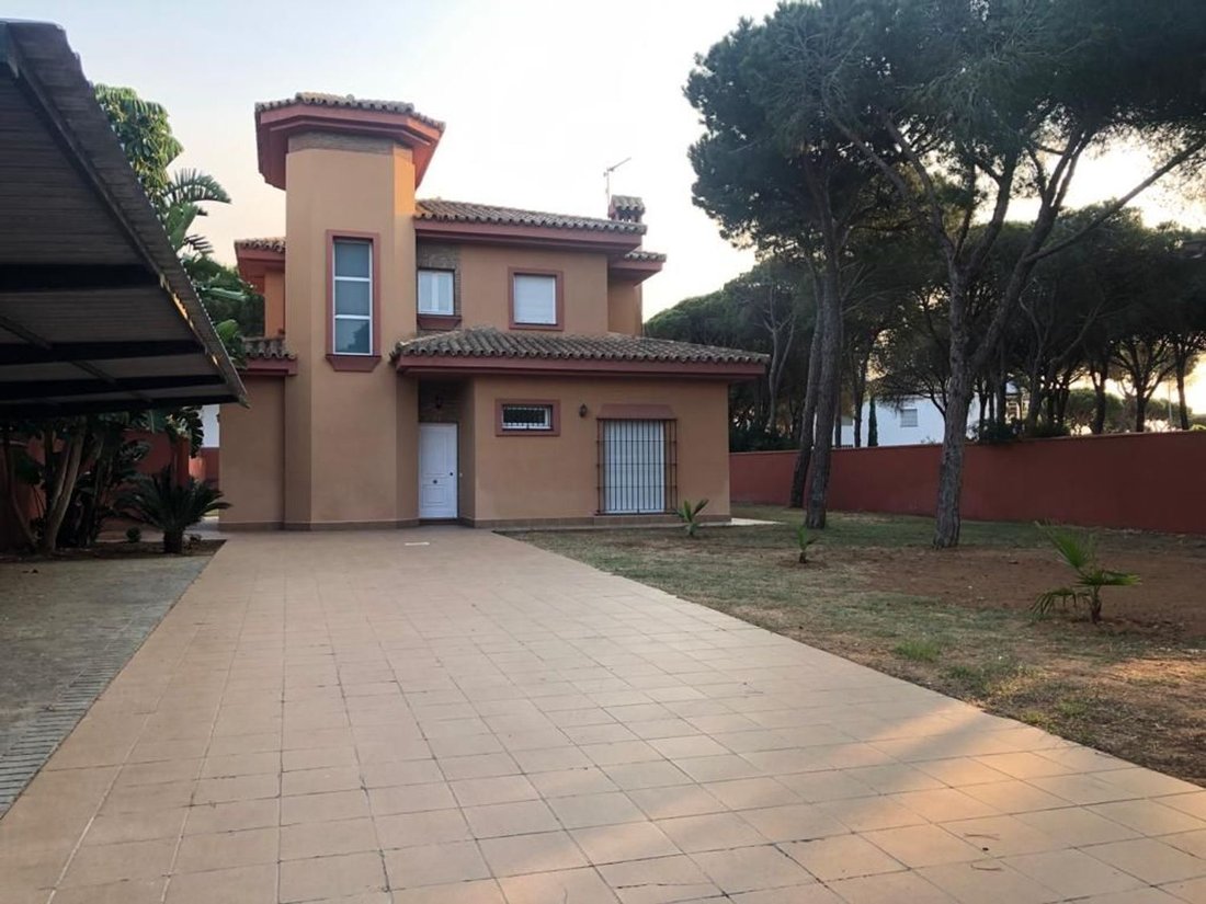 Villa in Chiclana de la Frontera, Andalusia, Spain 1 - 15835194