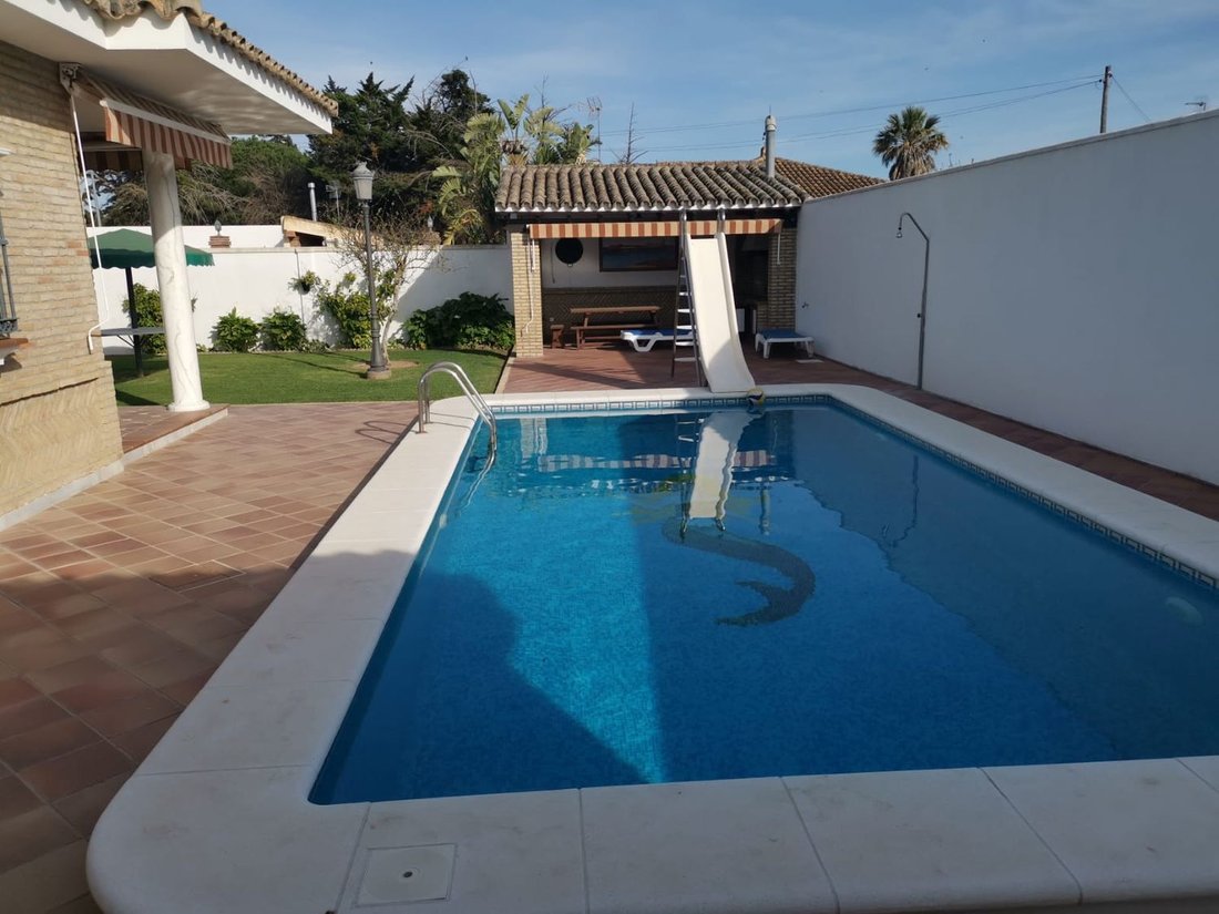Villa in Chiclana de la Frontera, Andalusia, Spain 3 - 15835343