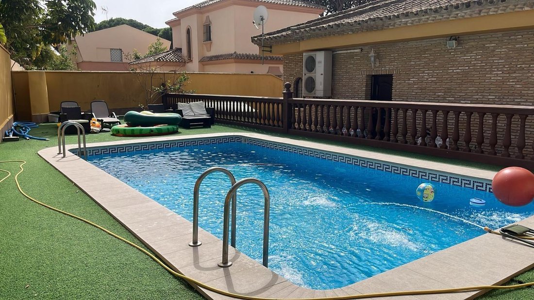 Villa in Chiclana de la Frontera, Andalusia, Spain 1 - 15835630