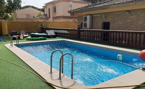 Villa in Chiclana de la Frontera, Andalusia, Spain 1