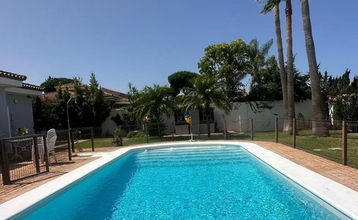Villa in Chiclana de la Frontera, Andalusia, Spain 1