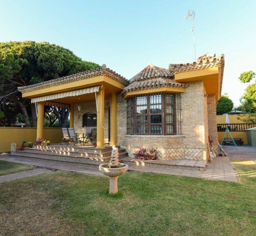 Villa in Chiclana de la Frontera, Andalusia, Spain 2 - 15835630