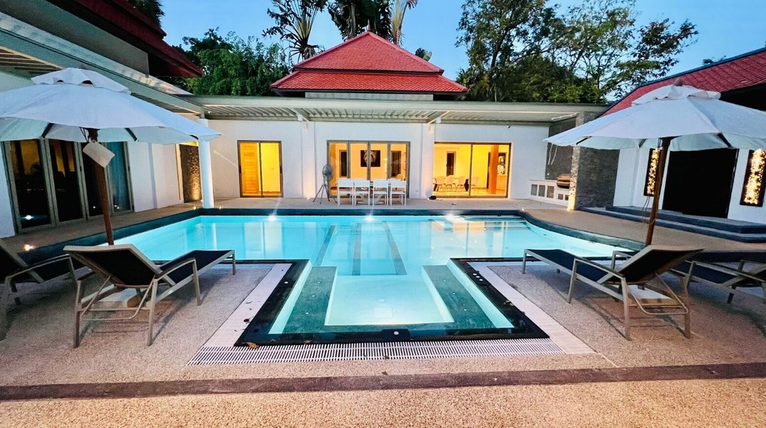 Villa in Choeng Thale, Phuket, Thailand 1 - 15834602