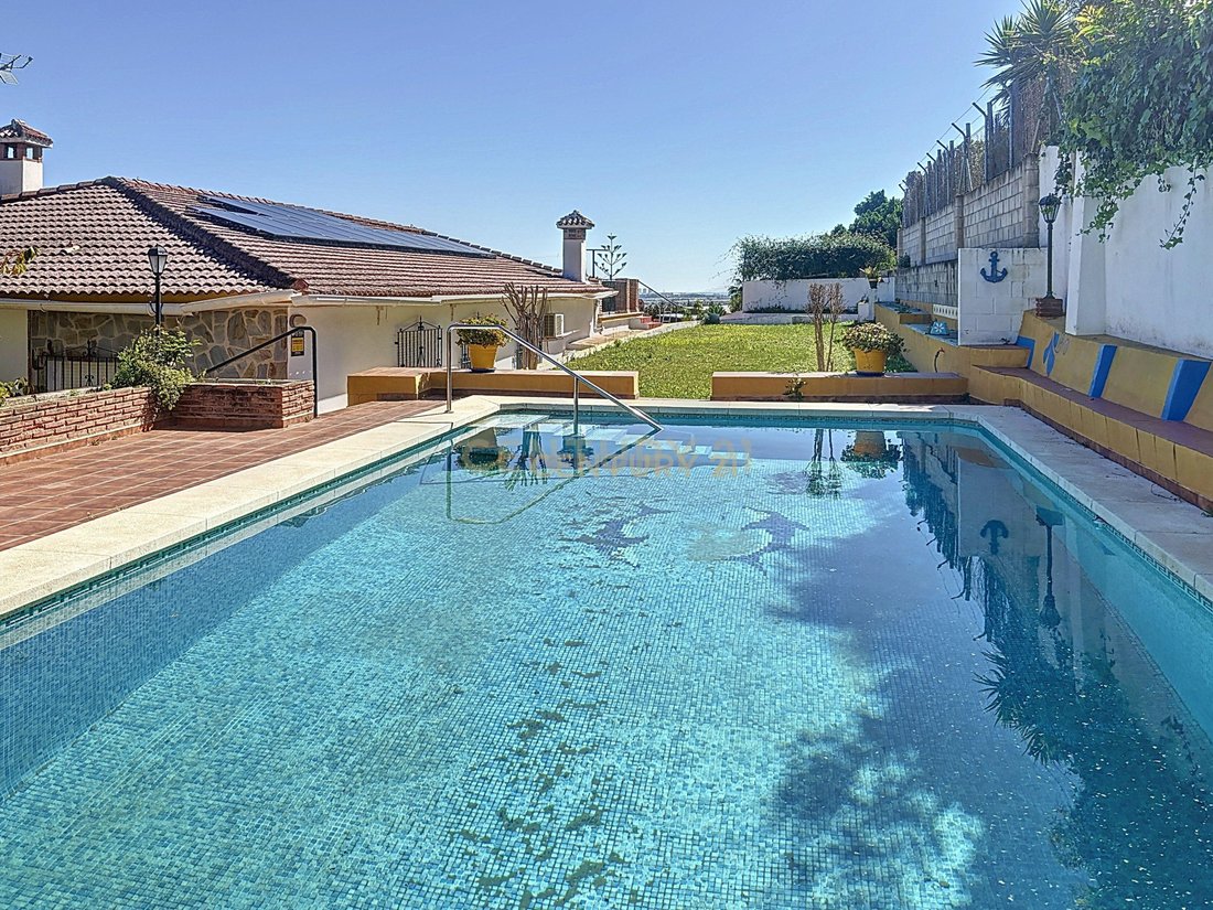 Villa in Alhaurin de la Torre, Andalusia, Spain 4 - 15835709