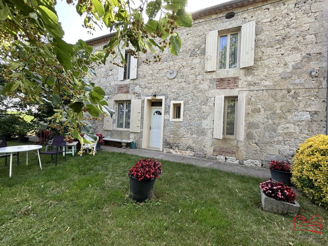 Farm Ranch in Saint-Caprais-de-Lerm, Nouvelle-Aquitaine, France 1 - 15836545