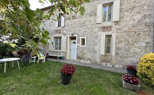 Farm Ranch in Saint-Caprais-de-Lerm, Nouvelle-Aquitaine, France 1