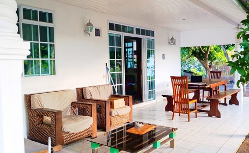 House in Māhina, Windward Islands, French Polynesia 1
