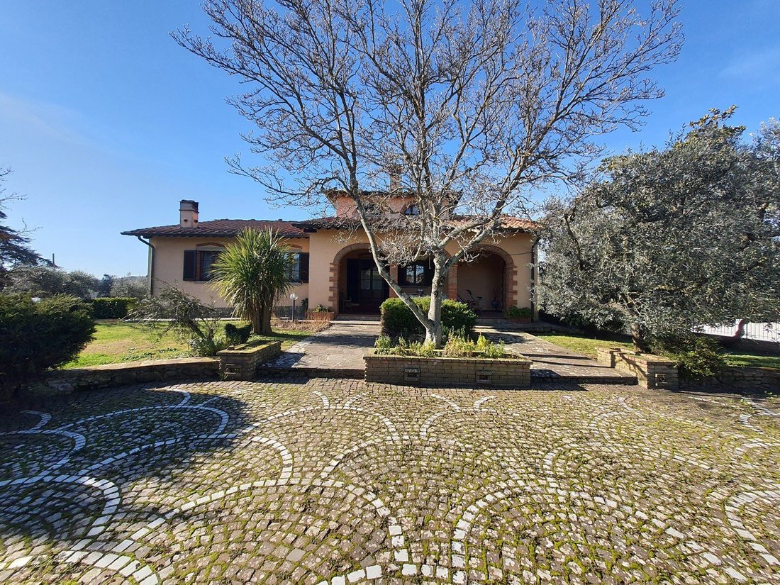 Villa in Monte San Savino, Tuscany, Italy 3 - 15837059
