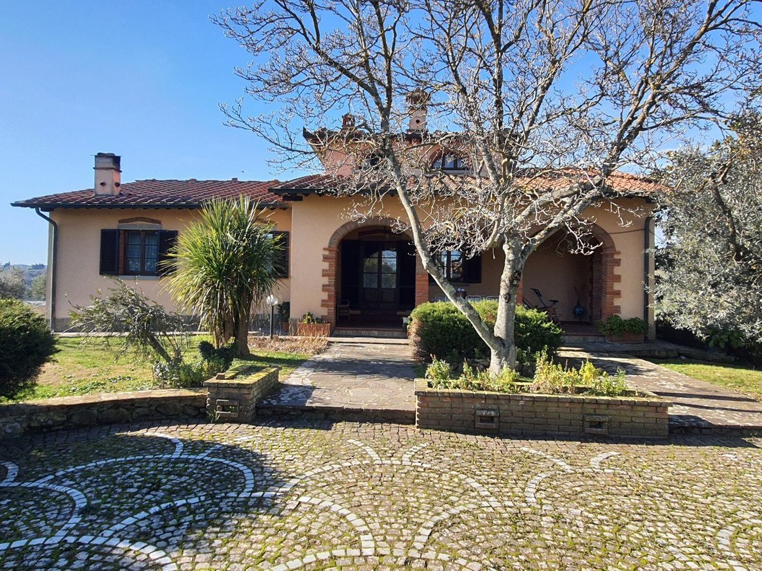 Villa in Monte San Savino, Tuscany, Italy 2 - 15837059
