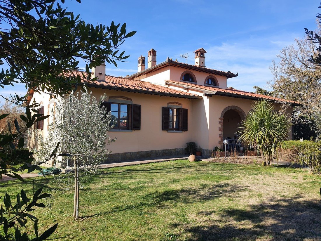 Villa in Monte San Savino, Tuscany, Italy 1 - 15837059