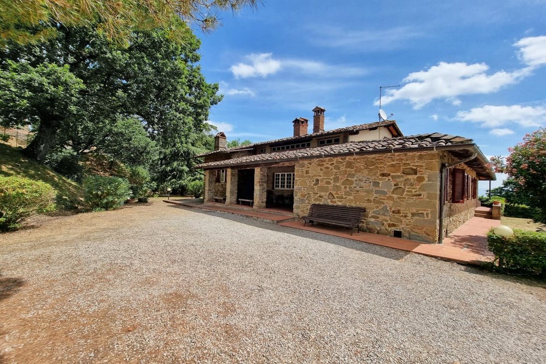 Villa in Monte San Savino, Tuscany, Italy 1 - 15831154
