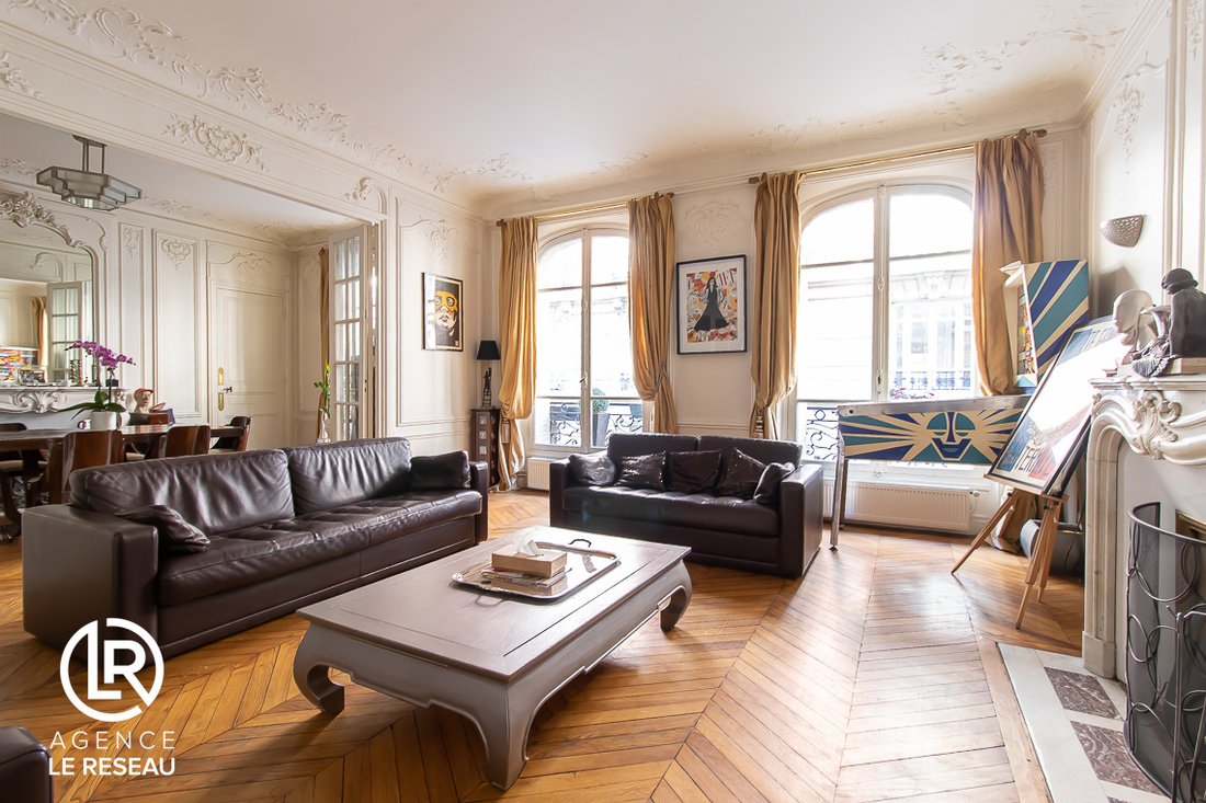 Apartment in Saint Philippe du Roule, Paris 8e Arrondissement, Paris 3 - 15837255