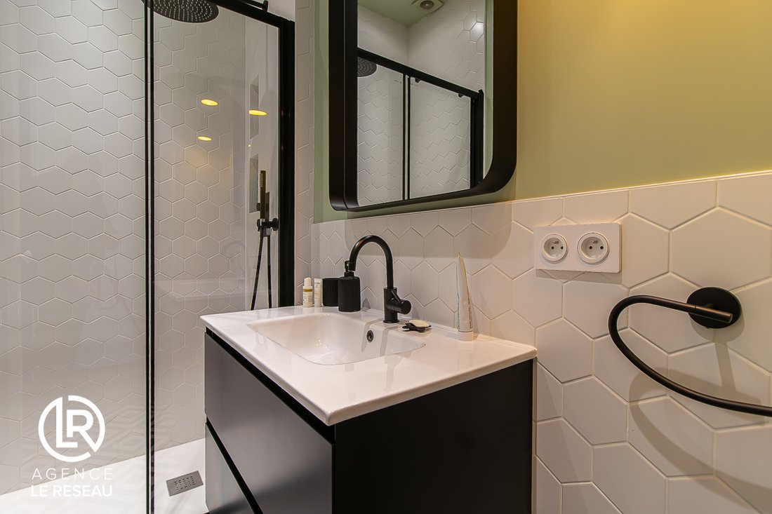 Apartment in Pantin, Ile-de-France, France 5 - 15837277