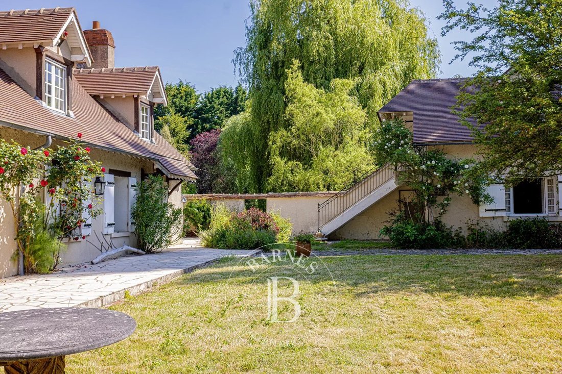 Estate in Ladon, Centre-Val de Loire, France 1 - 15674263