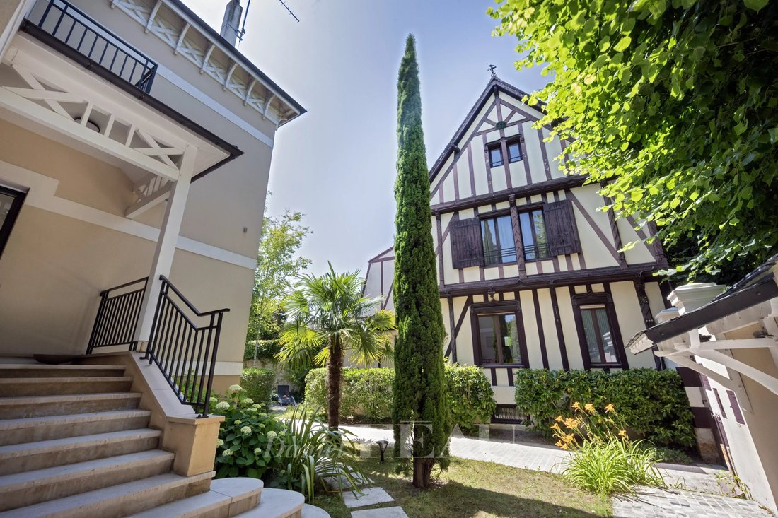House in Chennevieres-sur-Marne, Ile-de-France, France 4 - 15837448