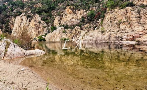 Maisons de campagne à Sari-Solenzara, Corse, France 1