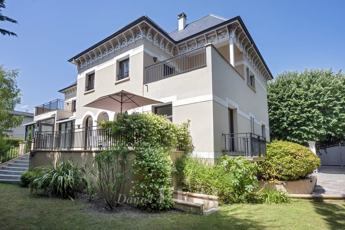 House in Chennevieres-sur-Marne, Ile-de-France, France 1 - 15837448