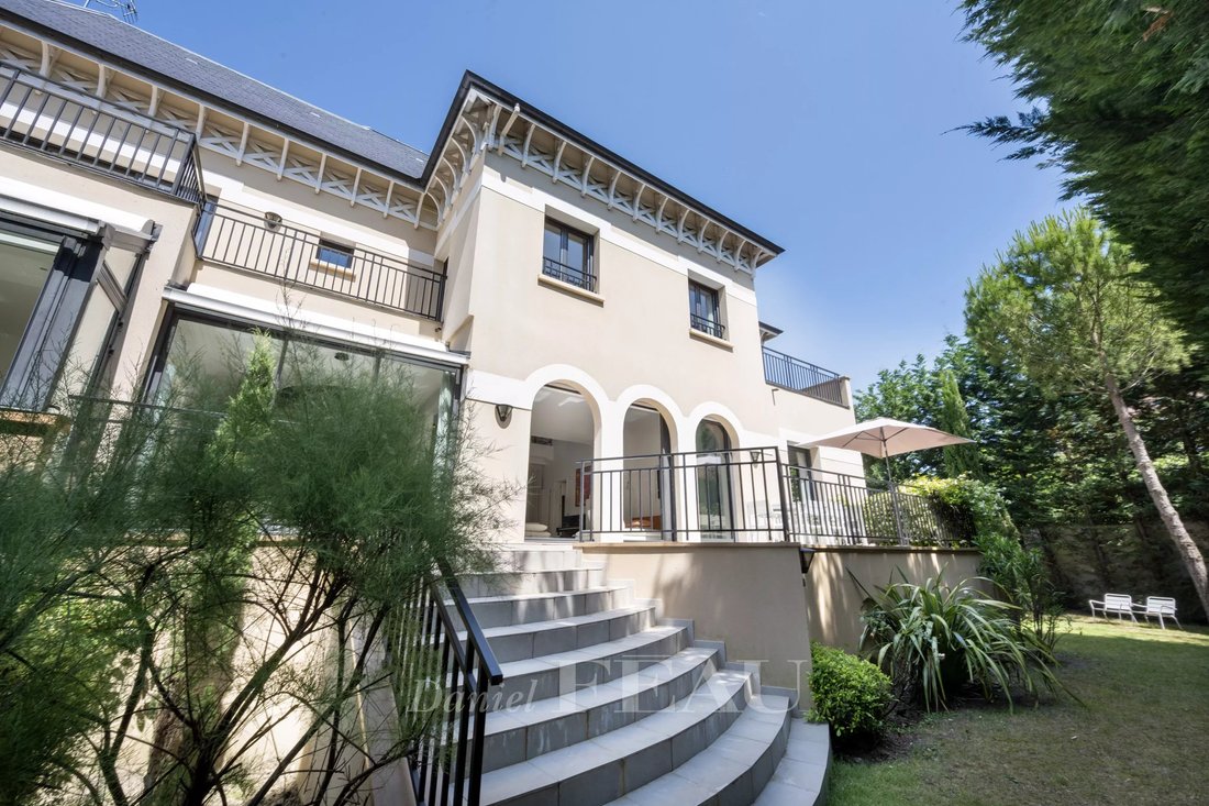 House in Chennevieres-sur-Marne, Ile-de-France, France 3 - 15837448