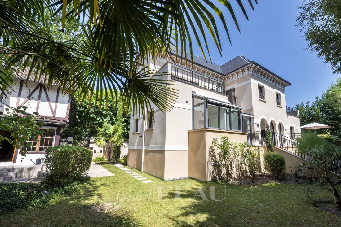 House in Chennevieres-sur-Marne, Ile-de-France, France 2 - 15837448
