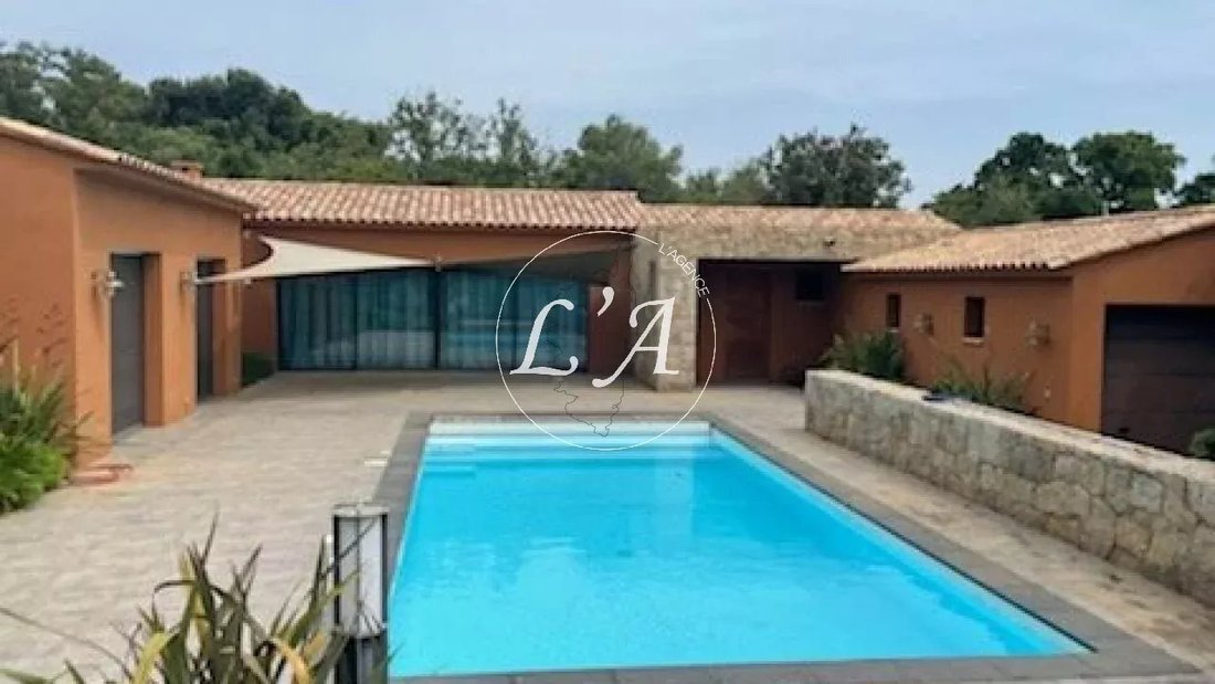 Villa in Porto-Vecchio, Corsica, France 3 - 12161646