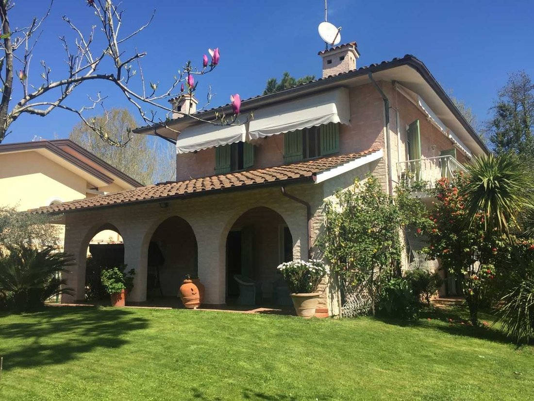 Villa in Center, Forte dei Marmi, Tuscany 3 - 15744732