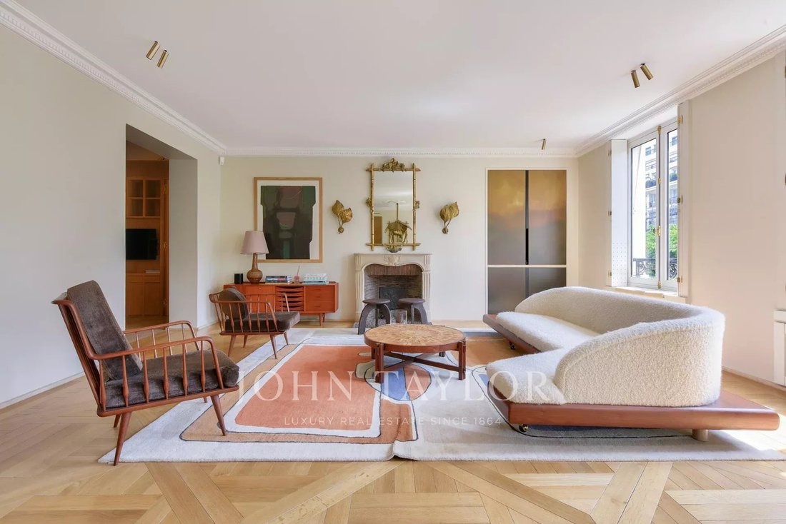 Apartment in Triangle d'Or, Paris 8e Arrondissement, Paris 5 - 15797158