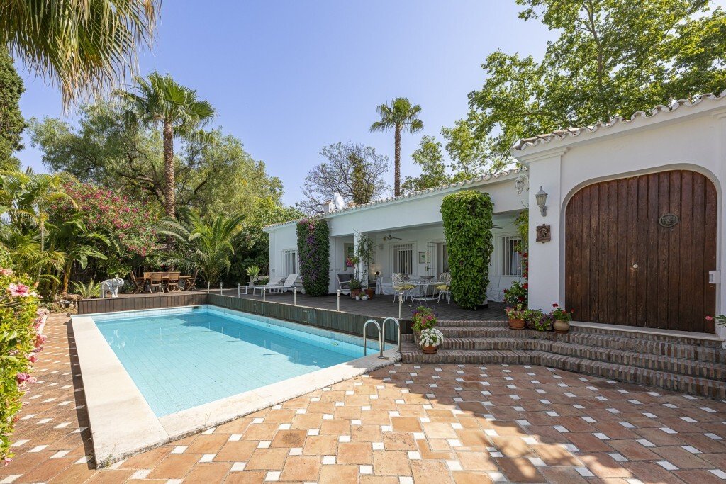 Villa in Guadalmina Alta, San Pedro de Alcantara, Spain 2 - 15841552